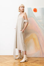 Load image into Gallery viewer, Hover dress / beige