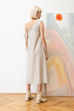 Load image into Gallery viewer, Hover dress / beige