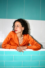 Load image into Gallery viewer, Giggle silk blouse / orange