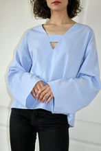 Load image into Gallery viewer, Challenger blouse / pale blue