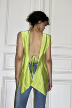 Load image into Gallery viewer, Cascade silk top / lime