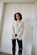 Load image into Gallery viewer, Challenger blouse / beige

