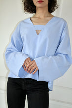 Load image into Gallery viewer, Challenger blouse / pale blue
