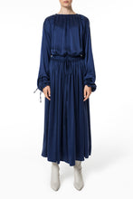 Load image into Gallery viewer, Phantasy silk dress
